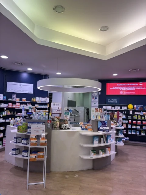 Il bancone della Farmacia Ranieri
