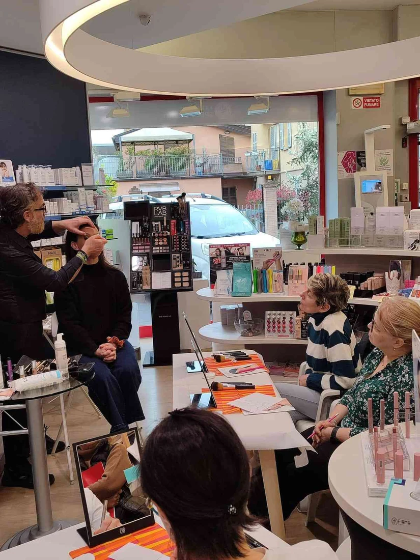 Un evento speciale alla Farmacia Ranieri, con partecipanti e professionisti